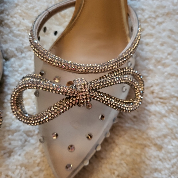 Gianni Bini Women's Cream Embellished Mules Size 8.5 - Picture 2 of 5